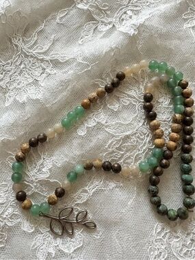 Leaves Turn Necklace